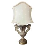 lampada antica del 1700 con paralume a ventola sagomata w