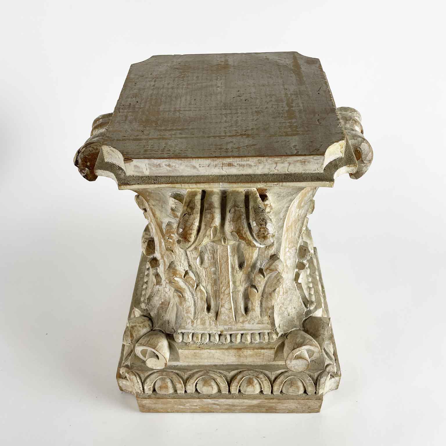 coppia di capitelli intagliati a foglia di acanto firenze 1900 c