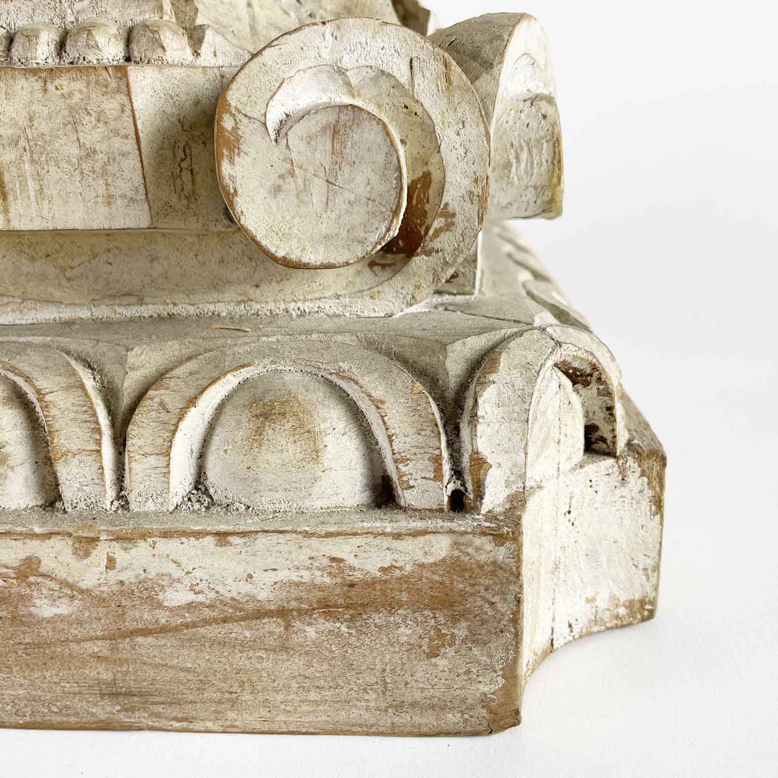coppia di capitelli intagliati a foglia di acanto firenze 1900 e