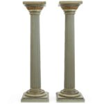 coppia colonne laccate verde chiaro XX secolo
