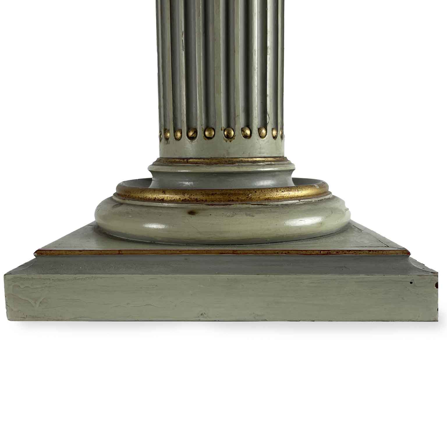 coppia colonne laccate verde chiaro XX secolo b