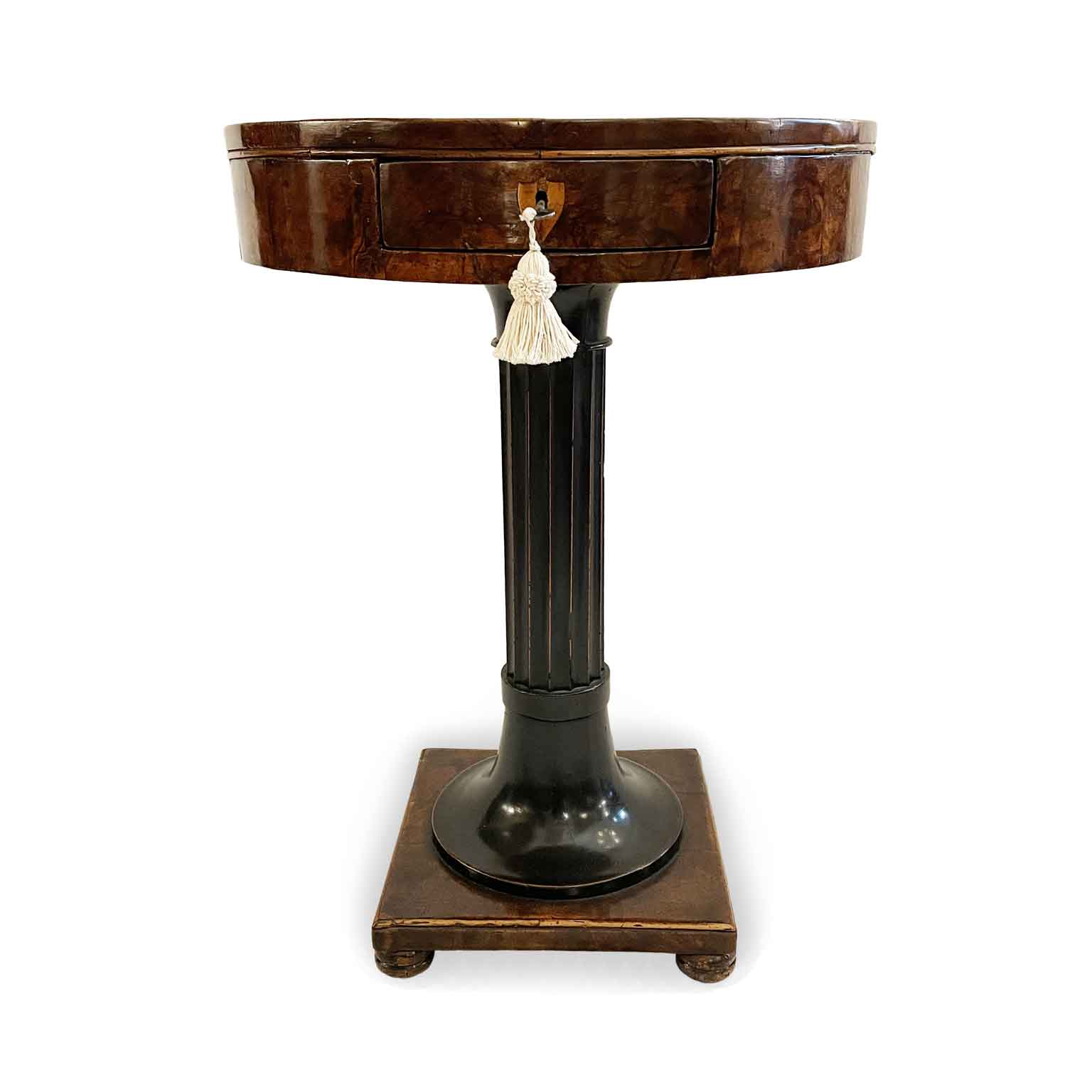 tavolino impero inizio 1800 circolare con cassetto su base quadrata