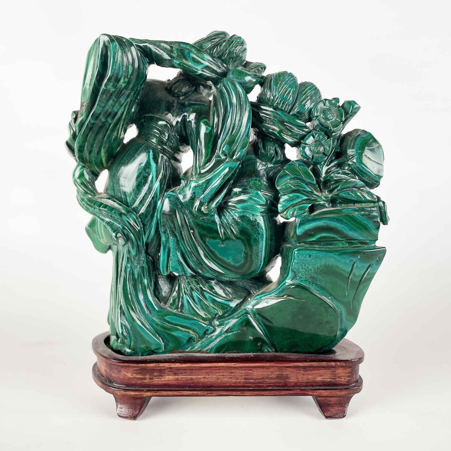 coppia di figure femminili in malachite b