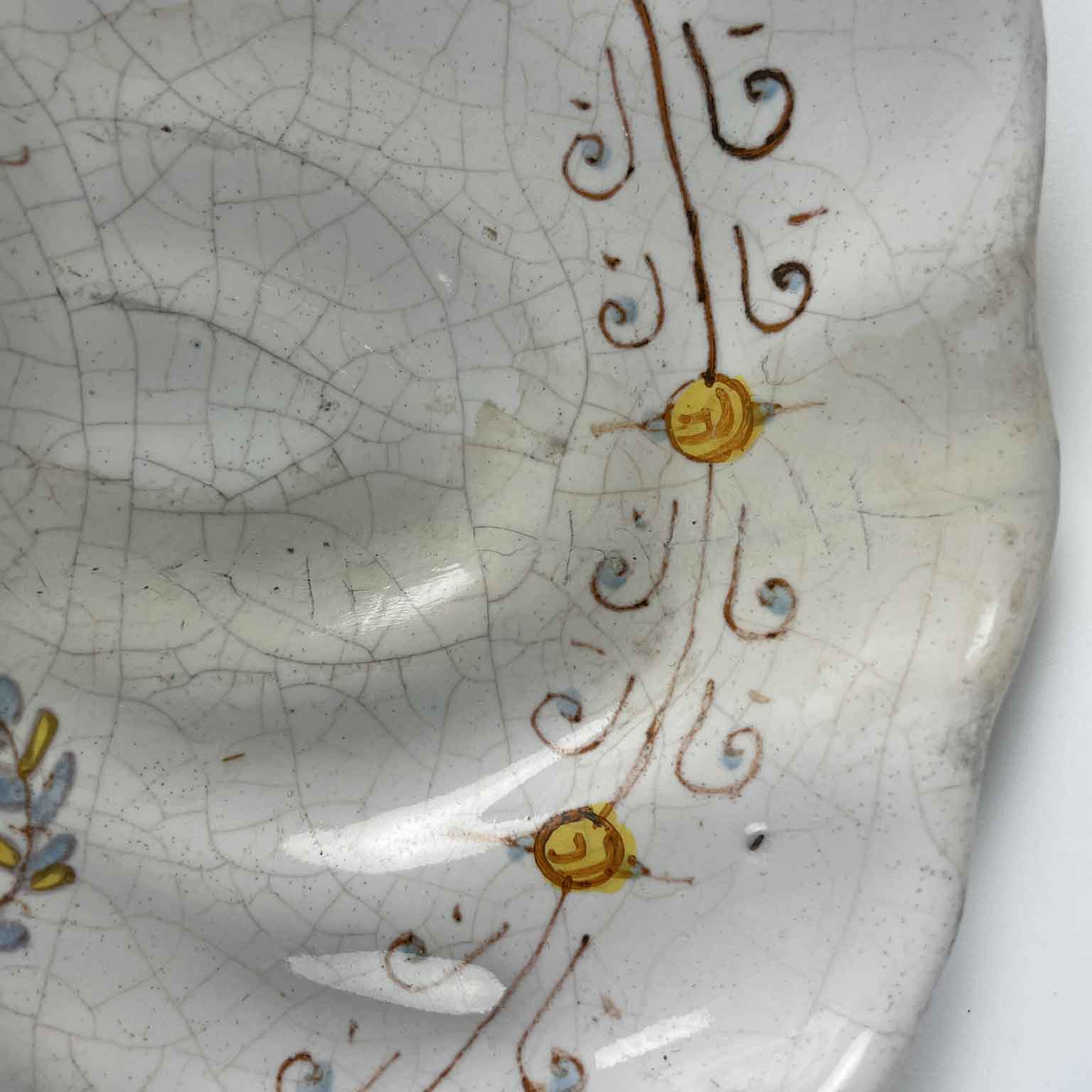 crespina in maiolica a decoro compendiario deruta 1700 d