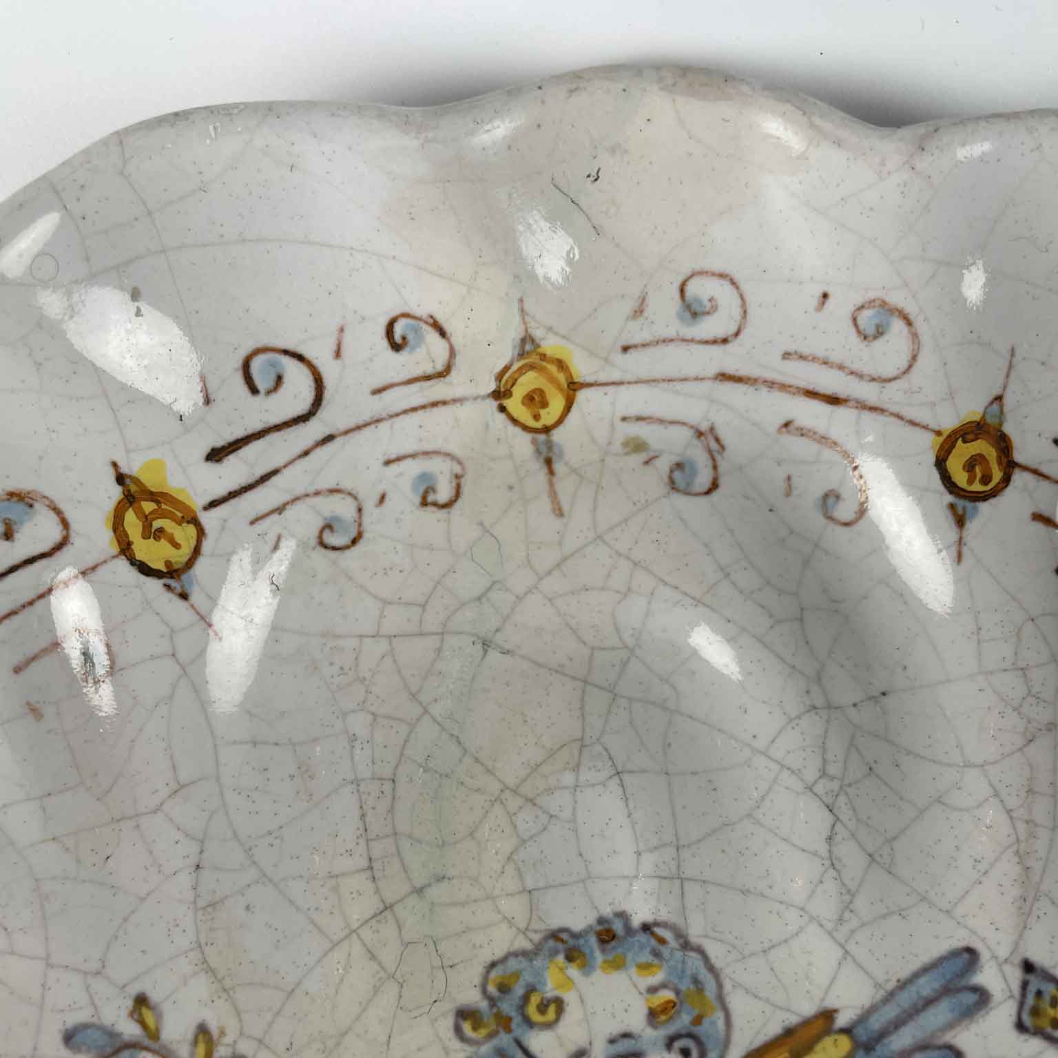 crespina in maiolica a decoro compendiario deruta 1700 e