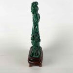 figura di donna cinese in malachite con fiori a