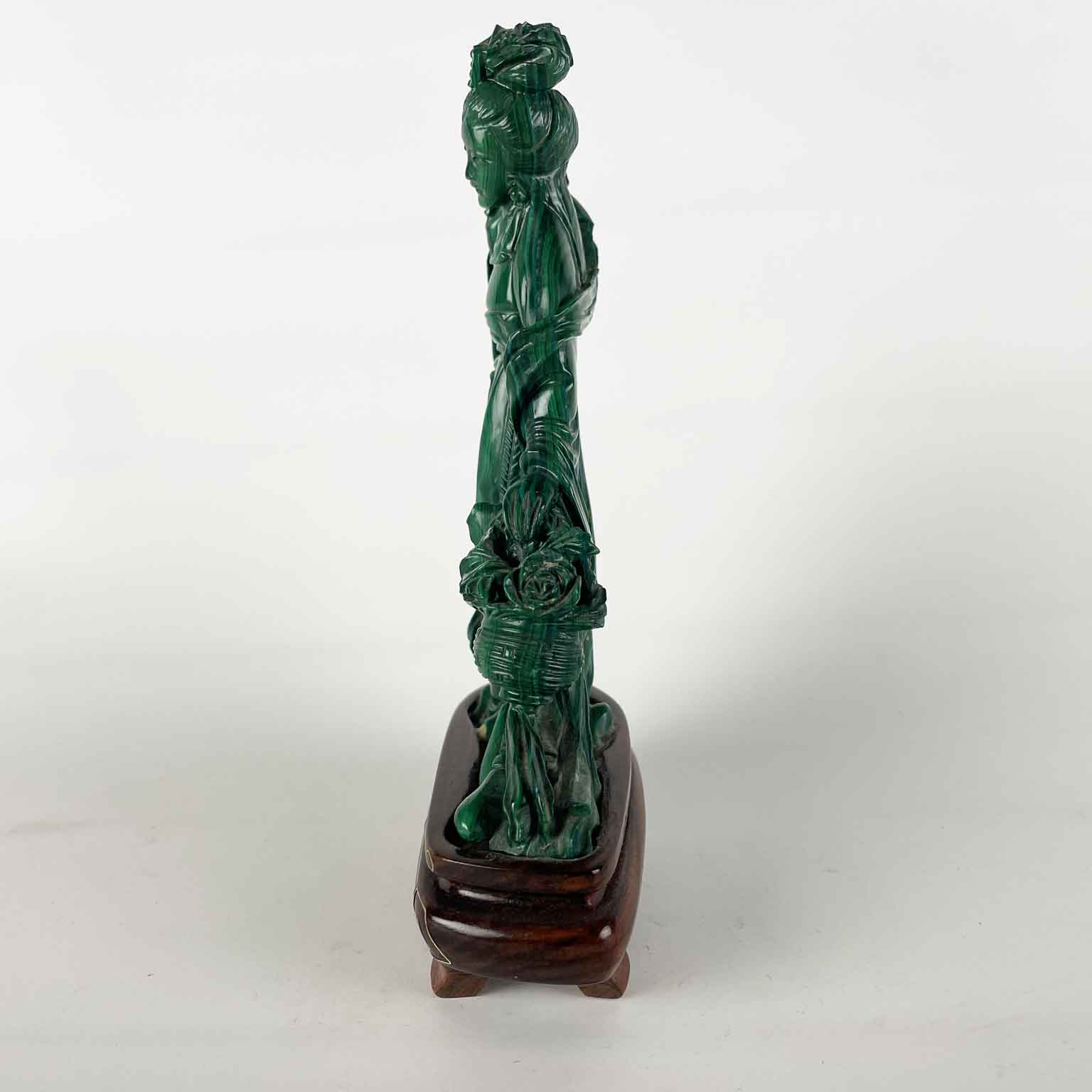 figura di donna cinese in malachite con fiori a