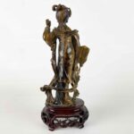 figura di donna cinese in occhio di tigre 1960 circa b