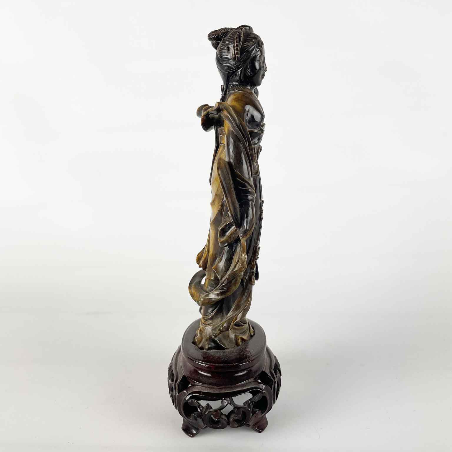 figura di donna cinese in occhio di tigre 1960 circa c