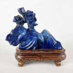 figura di donna sdraiata in lapislazzuli b