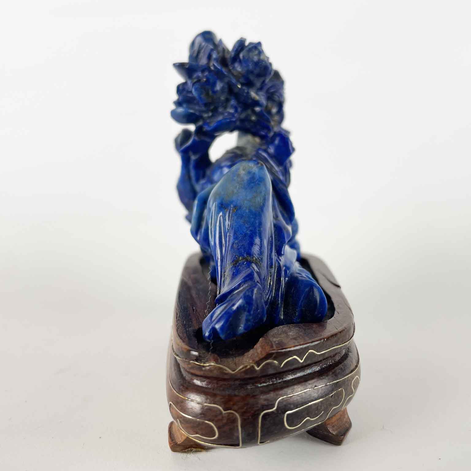 figura di donna sdraiata in lapislazzuli c