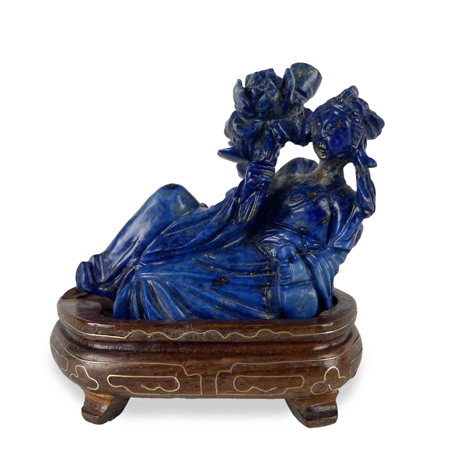 figura di donna sdraiata in lapislazzuli
