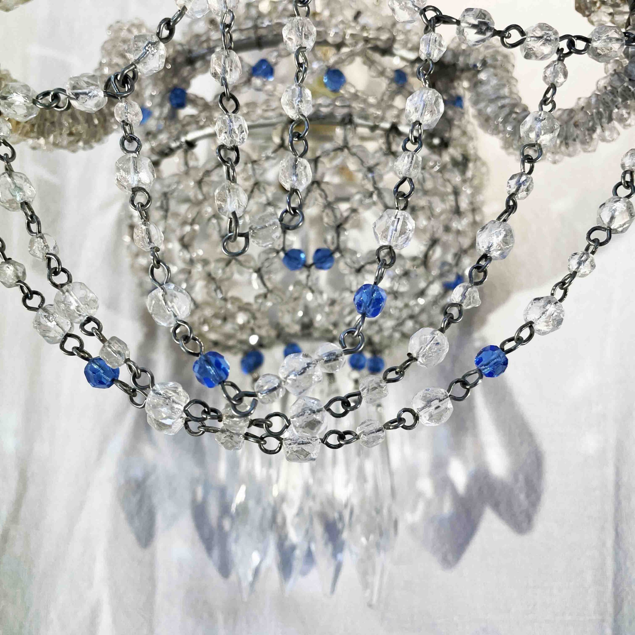 coppia di appliques con perline a due luci d