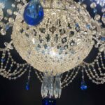 lampadario con perline trasparenti e cristalli azzurri b