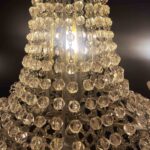 lampadario con perline trasparenti e cristalli azzurri d