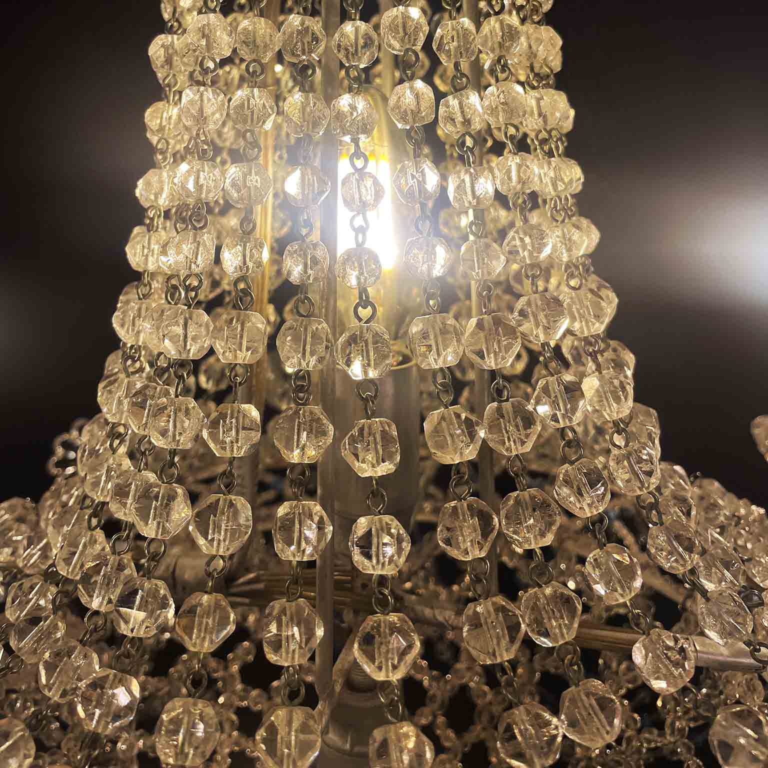 lampadario con perline trasparenti e cristalli azzurri d