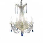 lampadario con perline trasparenti e cristalli azzurri e