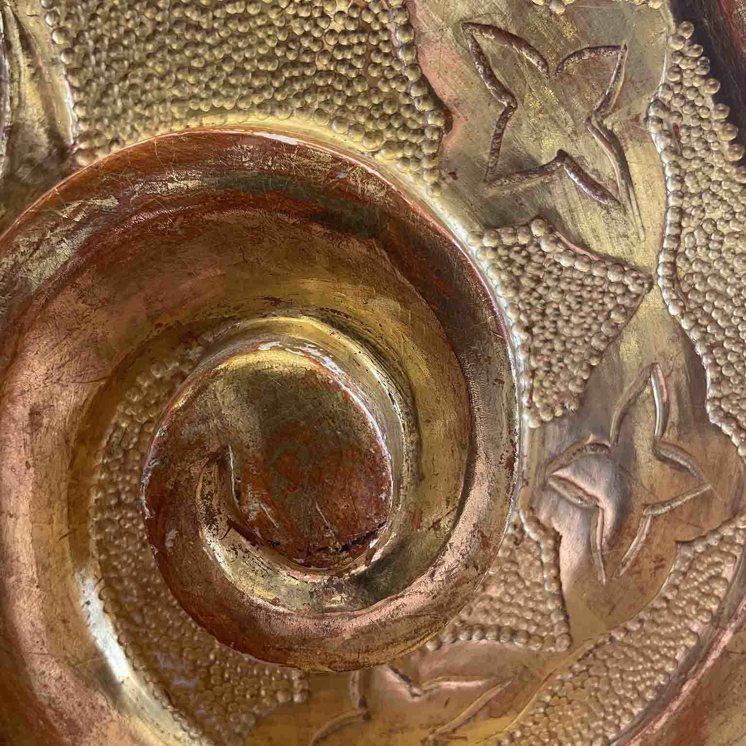 fregio in legno intagliato e dorato a forma di voluta primi 1800 e
